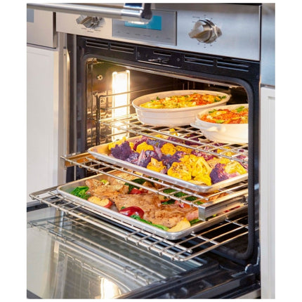 Thermador Professional Series PO301W Single Wall Oven, 30 inch Exterior Width, True Convection, Self Clean, 4.5 cu. ft. Capacity, Temperature Probe, Wifi Enabled, Stainless Steel colour Telescopic Gliding Extension Rack, True European Convection
